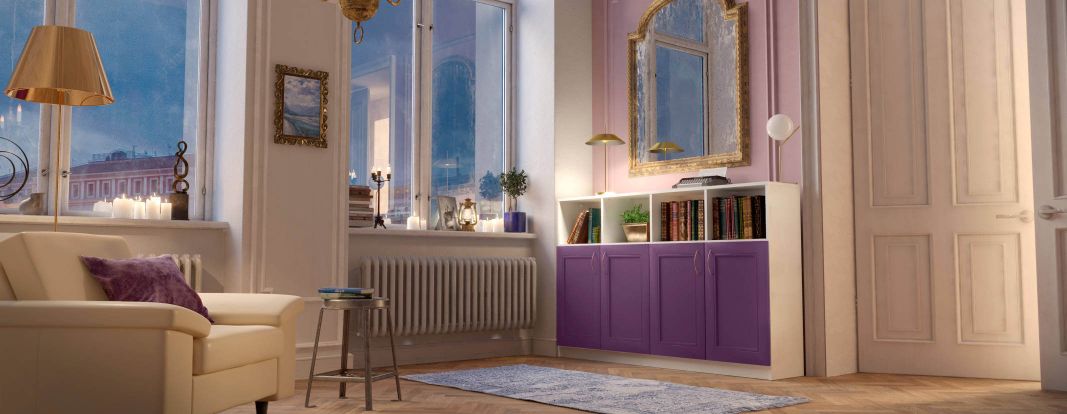 Vintage inrichtingsstijl met een lage kast met gelakte kaderfronten in violet