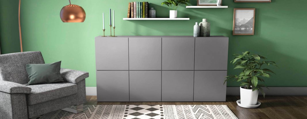 Wandplank op maat in wit en lage kast in antraciet