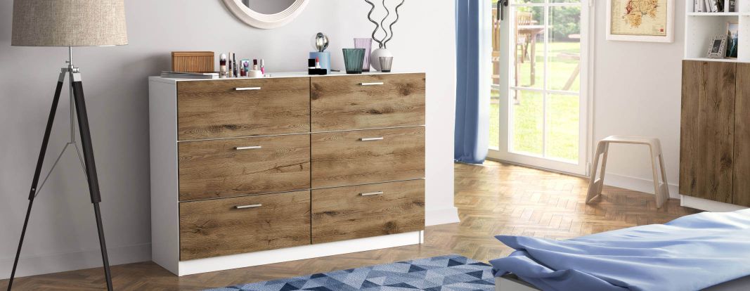 Lange smalle kamers inrichten met een commode op maat met fronten in balkeiken 