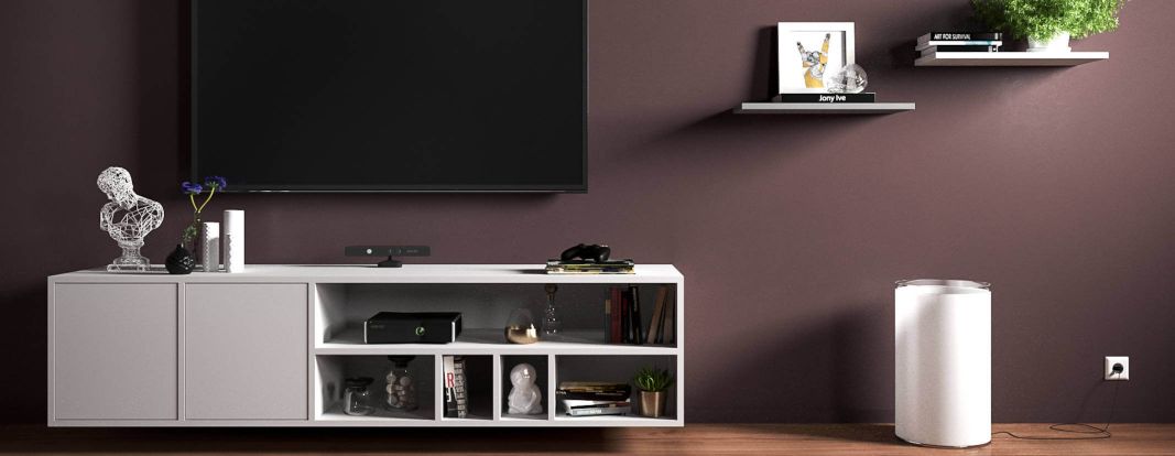 Tv lowboard op maat: hangkast met inliggende deuren en open vakken in verschillende groottes