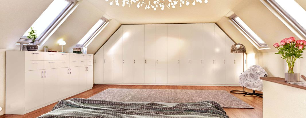 Lang dressoir op maat in wit met laden en draaideuren
