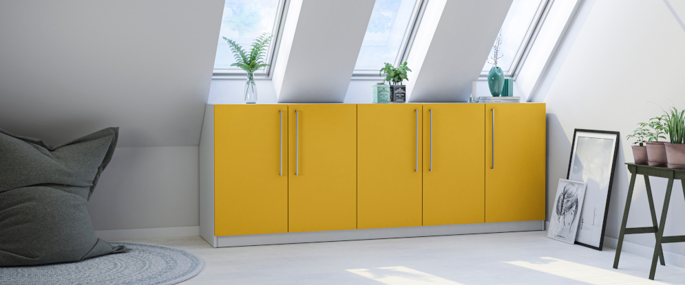 Kledingkast op maat in wit hoogglans met schuine kant